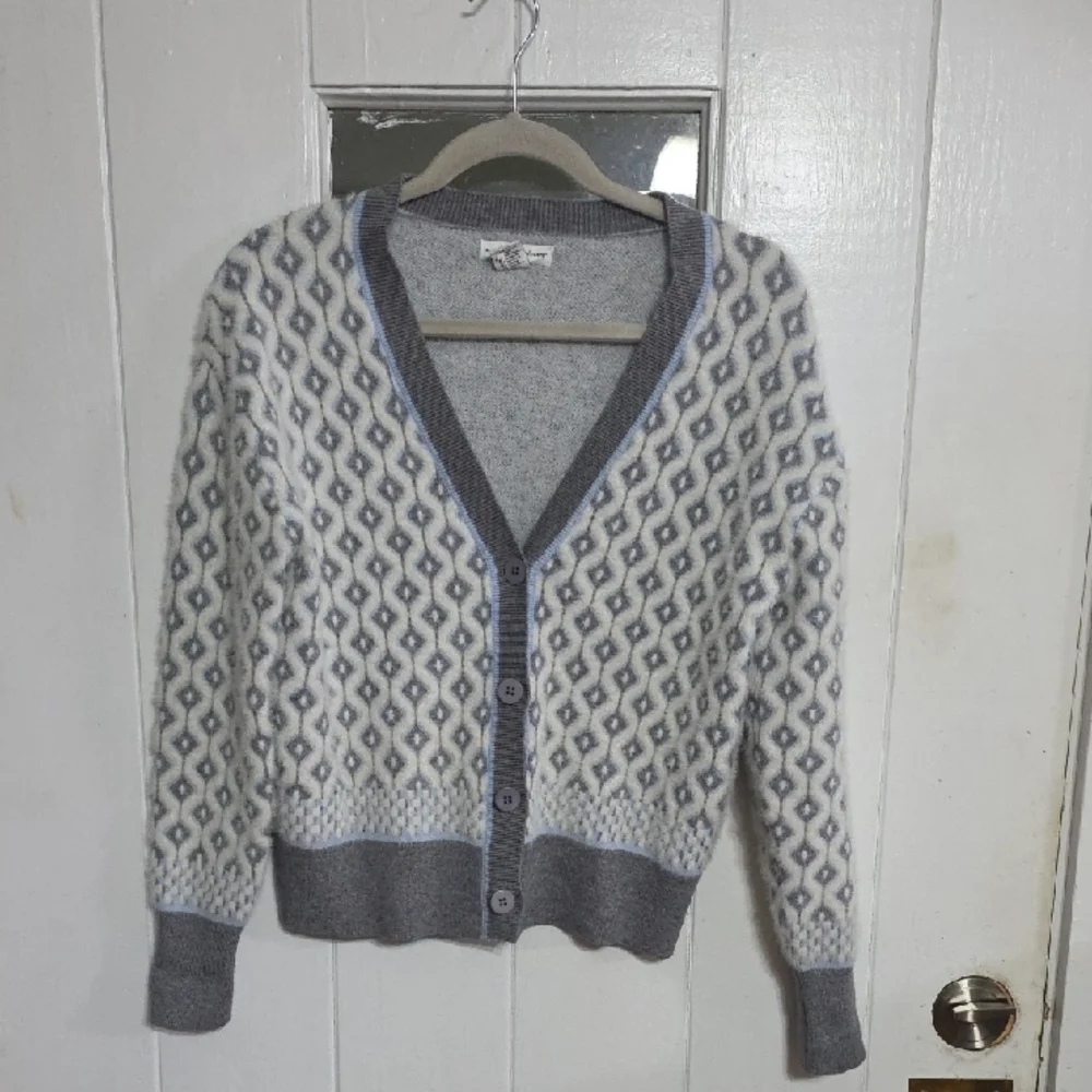 Cupcakes And Cashmere Womens Cardigan Sweater V-Neck Fuzzy‎ Cozy Soft Sz XS
